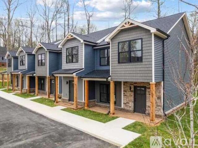 3 BR, 2.5 BA Apartment 1004 Harrison Drive, Unit 1004, Forest, VA 24551