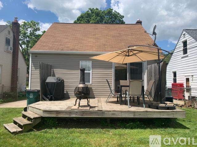 3 BR, 2.5 BA Apartment 1036 North Wilson Avenue, Royal Oak, MI 48067