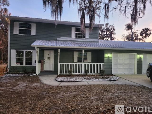 3 BR, 2.5 BA Apartment 118 East Volusia Avenue, DeLand, FL 32724