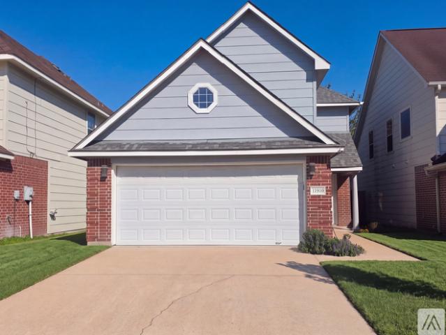 3 BR, 2.5 BA Apartment 11910 East Vita Circle, Houston, TX 77070