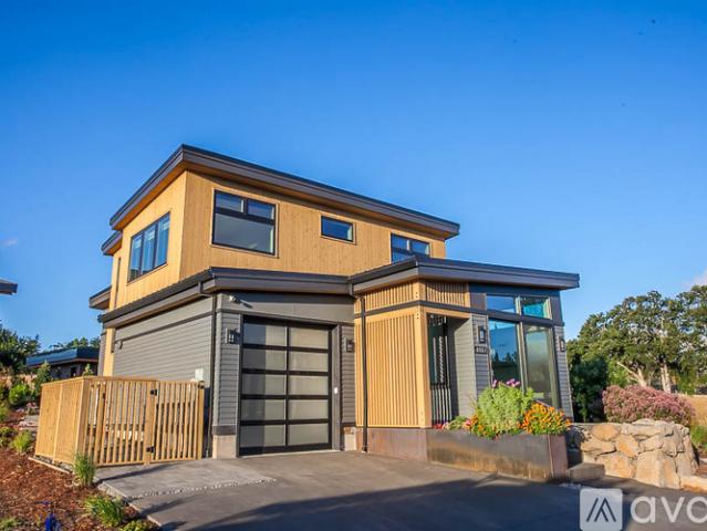 3 BR, 2.5 BA Apartment 1117 Kesia Lane, Unit 1117, Hood River, OR 97031