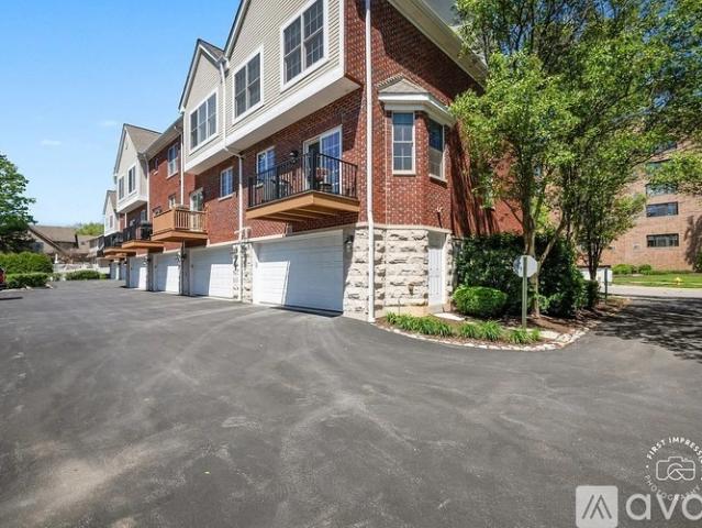 3 BR, 2.5 BA Apartment 1127 Gilbert Street, Unit 1127, Downers Grove, IL 60515