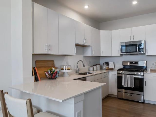 3 BR, 2.5 BA Apartment 137 Dorset Avenue Unit 250, Oswego, IL 60543