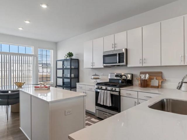3 BR, 2.5 BA Apartment 137 Dorset Avenue Unit 284, Oswego, IL 60543