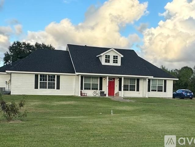 3 BR, 2.5 BA Apartment 13926 Patricia Lane, Alvin, TX 77511