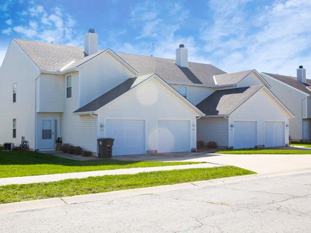 3 BR, 2.5 BA Apartment 1310 Minnie Avenue Unit 1201, Belton, MO 64012