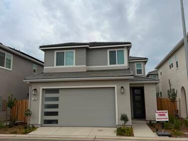 3 BR, 2.5 BA Apartment 1466 Redbrick Lane, Clovis, CA 93619