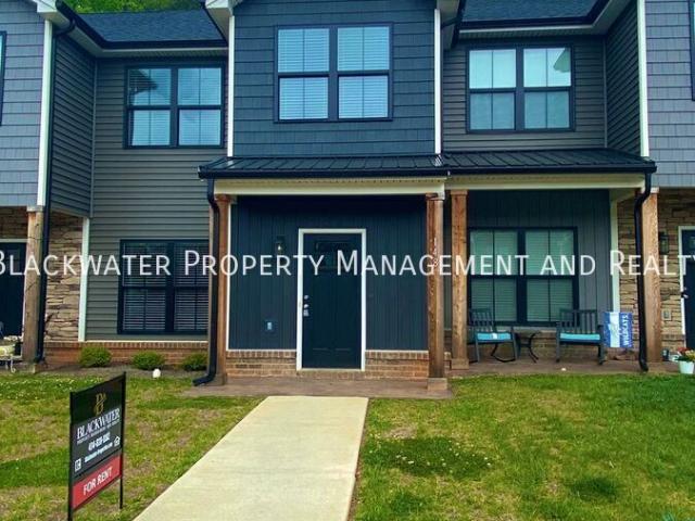 3 BR, 2.5 BA Apartment 148 Sunburst Villa Dr, Evington, VA 24550