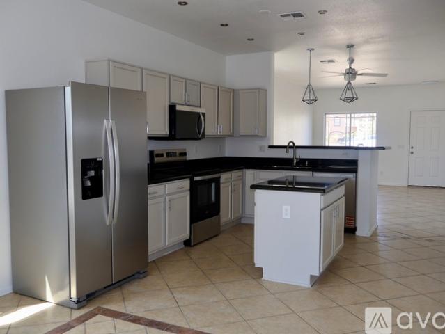 3 BR, 2.5 BA Apartment 14149 North Gil Balcome Court, Surprise, AZ 85379
