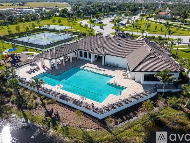 3 BR, 2.5 BA Apartment 14151 Oviedo Place, Unit Portico, Tice, FL 33905