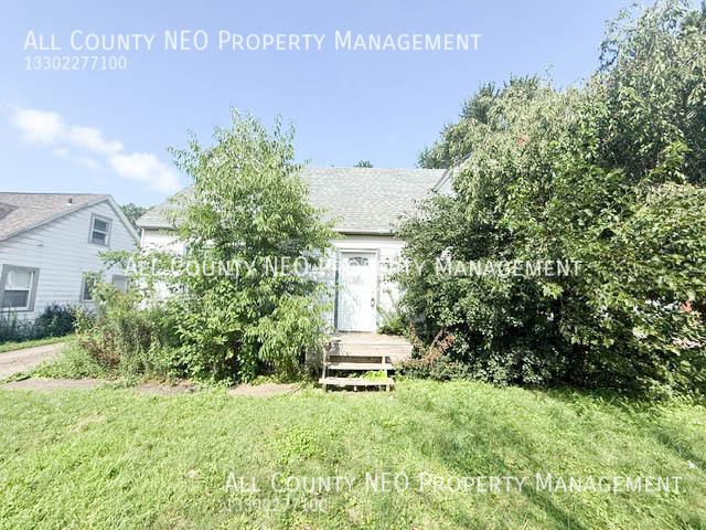 3 BR, 2.5 BA Apartment 1569 W. Market St Akron, OH 44313