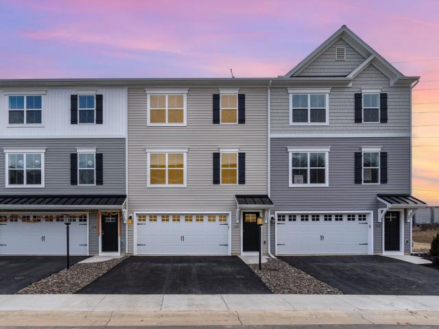 3 BR, 2.5 BA Apartment 156 Copperleaf Dr, Mechanicsburg, PA 17050