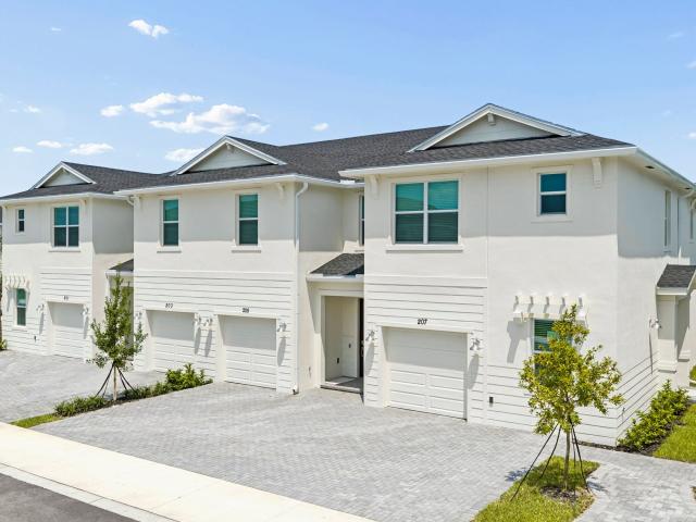 3 BR, 2.5 BA Apartment 1505 Cornerstone Boulevard Unit 413, Daytona Beach, FL 32117