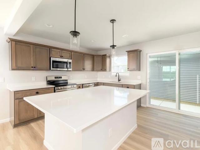 3 BR, 2.5 BA Apartment 1674 Happy Trails Road, Verona, WI 53593