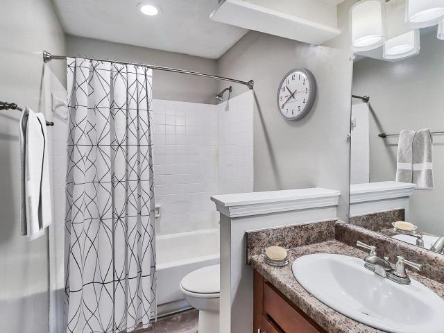 3 BR, 2.5 BA Apartment 175 La Fontenay Drive Unit 17 215, Louisville, KY 40223