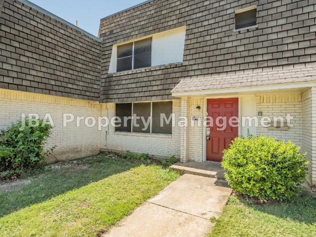 3 BR, 2.5 BA Apartment 1770 Farleigh Ct, Fort Worth, TX 76140