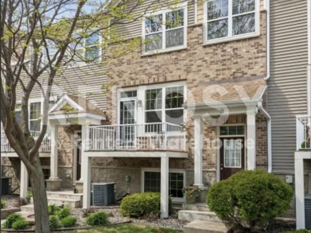 3 BR, 2.5 BA Apartment 1945 Commonwealth Blvd, Chanhassen, MN 55317