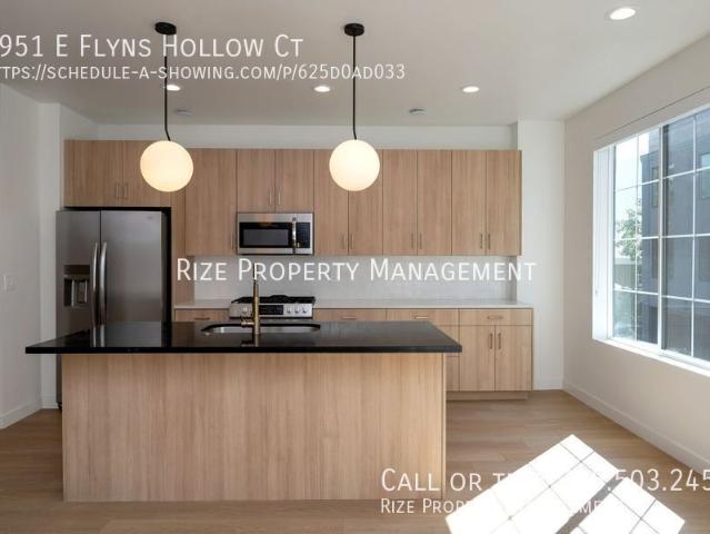 3 BR, 2.5 BA Apartment 1951 E Flyns Hollow Ct, Millcreek, UT 84106