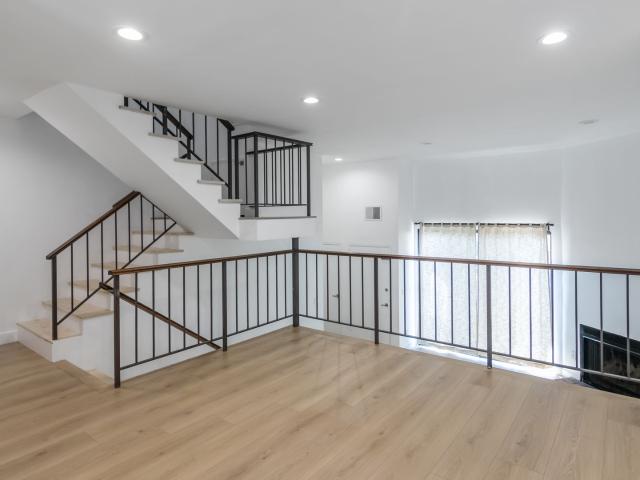 3 BR, 2.5 BA Apartment 19230 Wyandotte St, Reseda, CA 91335
