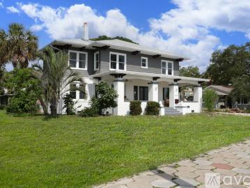 3 BR, 2.5 BA Apartment 2041 Beach Dr SE, St. Petersburg, FL 33705