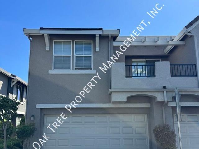 3 BR, 2.5 BA Apartment 2042 Boccioni Lane, Clovis, CA 93611