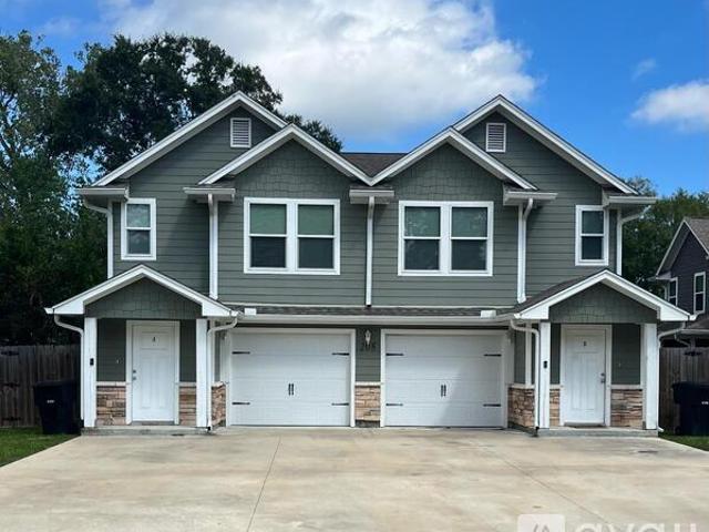 3 BR, 2.5 BA Apartment 208 5th Street, Unit A, Nederland, TX 77627