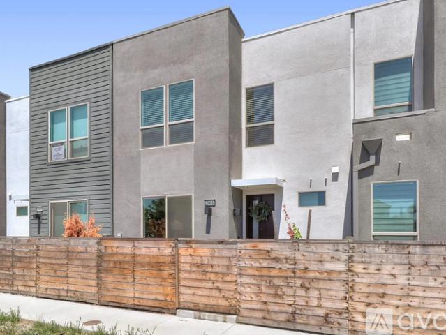 3 BR, 2.5 BA Apartment 2001 Odin Walk, Sacramento, CA 95835