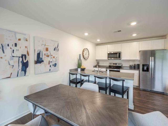 3 BR, 2.5 BA Apartment 203 Mickelson Place Unit 0116, Johnson City, TN 37615