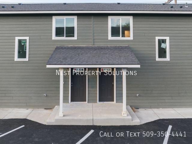 3 BR, 2.5 BA Apartment 215 W 1st St Warden, WA 98857
