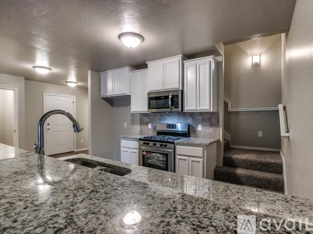 3 BR, 2.5 BA Apartment 2125 Buena Vida Ln, Edmond, OK 73013