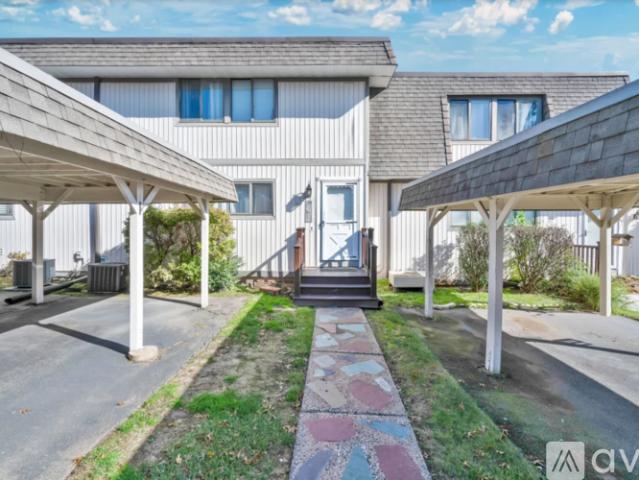 3 BR, 2.5 BA Apartment 21 Pebblestone Cir, Unit 21, Suffield, CT 06078