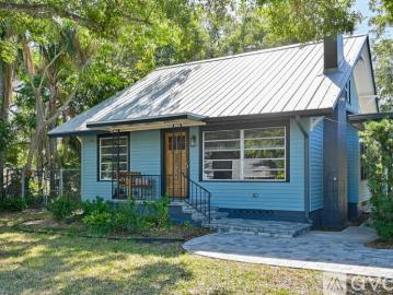 3 BR, 2.5 BA Apartment 2408 Hillview St, Sarasota, FL 34239