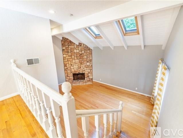 3 BR, 2.5 BA Apartment 2421 Vanderbilt Lane Unit 6, Redondo Beach, CA 90278