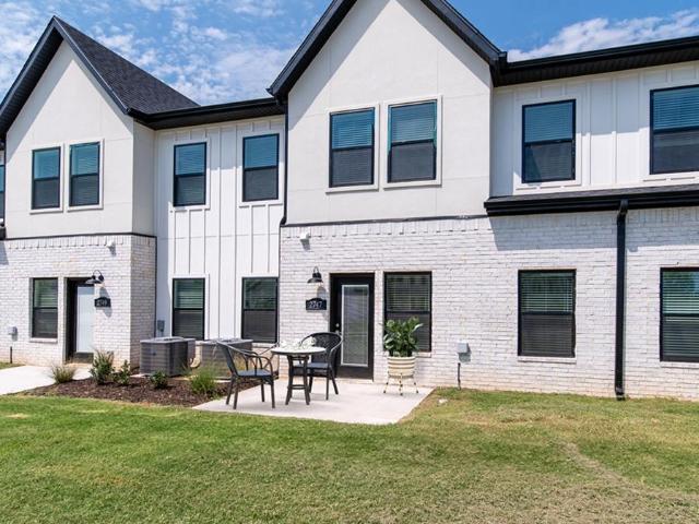 3 BR, 2.5 BA Apartment 2609 W Olympus Dr Unit 19 2609, Rogers, AR 72758