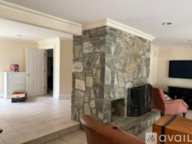 3 BR, 2.5 BA Apartment 276 North Anguilla Road, Stonington, CT 06379