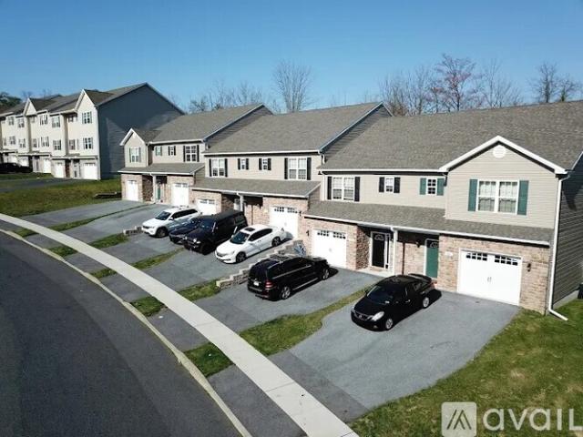 3 BR, 2.5 BA Apartment 2790 Monticello Ln, Unit 2796, Harrisburg, PA 17112
