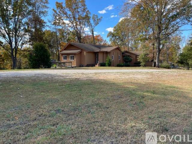 3 BR, 2.5 BA Apartment 2707 River Road West, Maidens, VA 23102