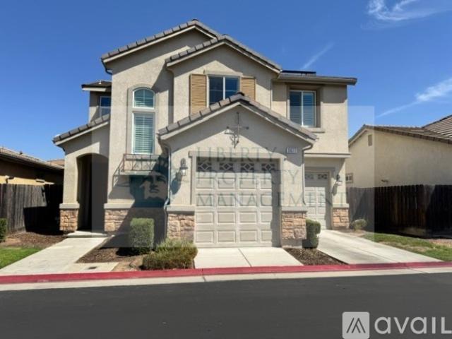 3 BR, 2.5 BA Apartment 3077 Roche Ln, Clovis, CA 93619