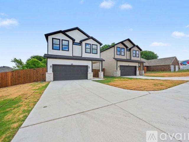 3 BR, 2.5 BA Apartment 3109 Karen Street, Fort Worth, TX 76116