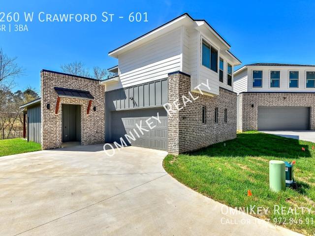 3 BR, 2.5 BA Apartment 3260 W Crawford St, Denison, TX 75020
