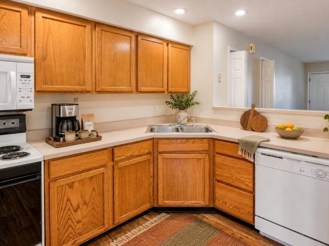 3 BR, 2.5 BA Apartment 3296 Walnut Springs Drive Unit 8 3310 12, Bloomington, IN 47401