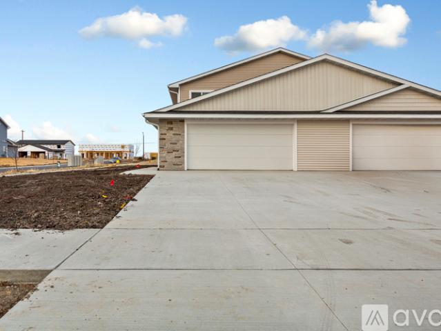 3 BR, 2.5 BA Apartment 3200 Noble Dr, Unit 3200, Mankato, MN 56001