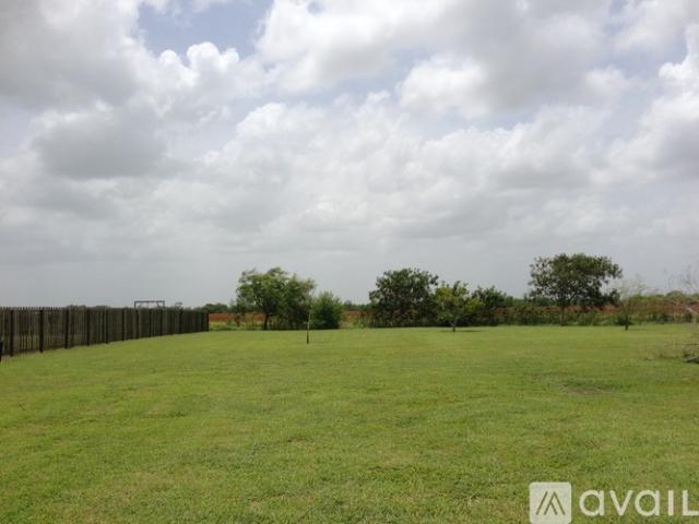 3 BR, 2.5 BA Apartment 33506 Falcon Lane, Los Fresnos, TX 78566