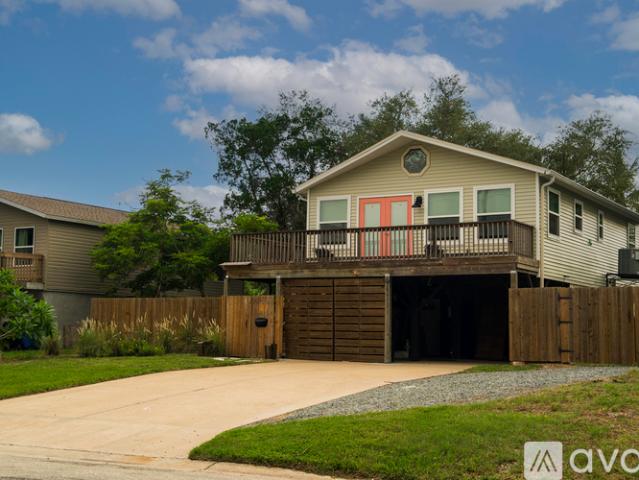 3 BR, 2.5 BA Apartment 3961 Beach Drive Southeast, St. Petersburg, FL 33705