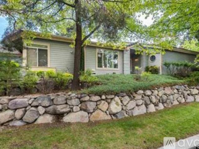 3 BR, 2.5 BA Apartment 3905 Innsbruck Court, Reno, NV 89519