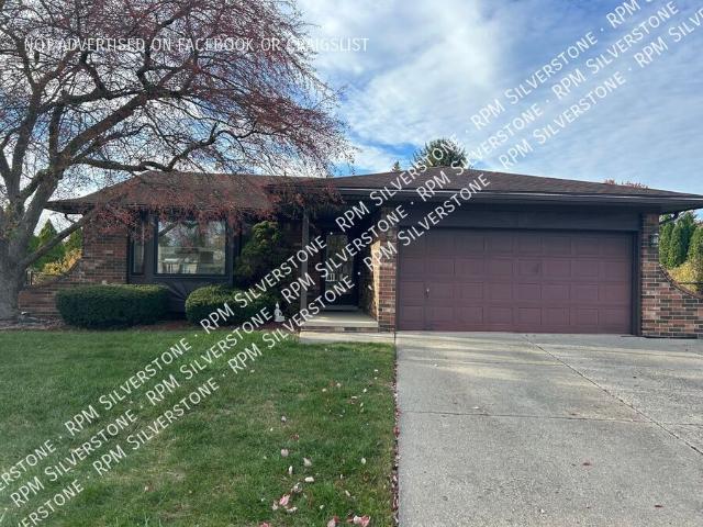 3 BR, 2.5 BA Apartment 39247 Iris Ct, Sterling Heights, MI 48310