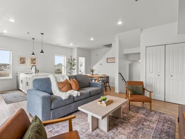 3 BR, 2.5 BA Apartment 402 Fast Lane Unit 402 Fast Ln #01, Cedar Falls, IA 50613