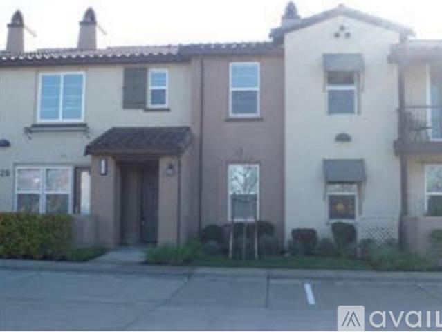 3 BR, 2.5 BA Apartment 425 Regatta Ln, Unit 425 103, West Sacramento, CA 95605