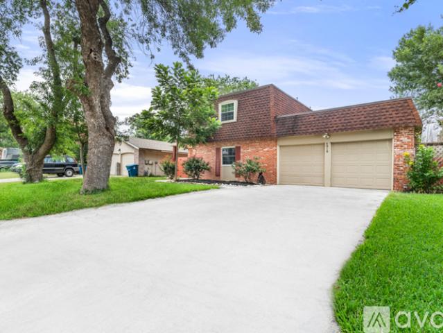3 BR, 2.5 BA Apartment 4818 Bill Anders Dr, San Antonio, TX 78219