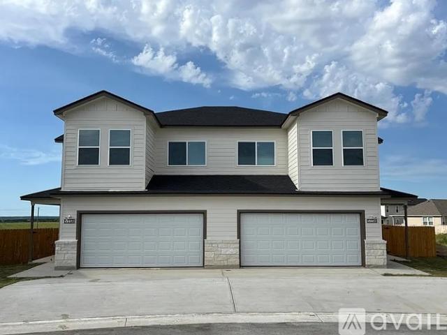 3 BR, 2.5 BA Apartment 515 Whirlaway Dr, Unit B, Jarrell, TX 76537